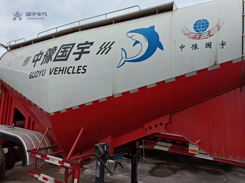 下灰罐式車(chē)：油（氣）田固井作業(yè)的關(guān)鍵角色！